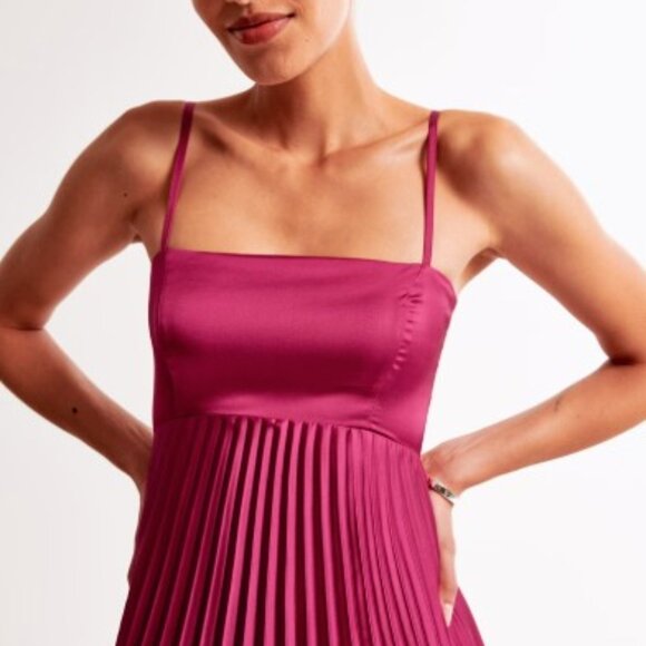 The A&F Giselle Clasp-Back Pleated Midi Dress - Picture 2 of 3